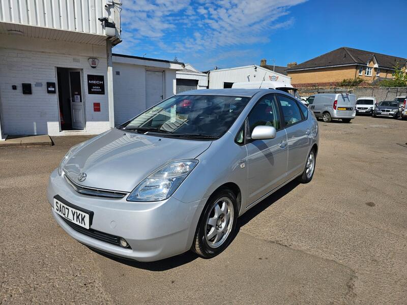 TOYOTA PRIUS 1.5 T Spirit